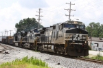 NS 9920 leads train P30 towards Pomona